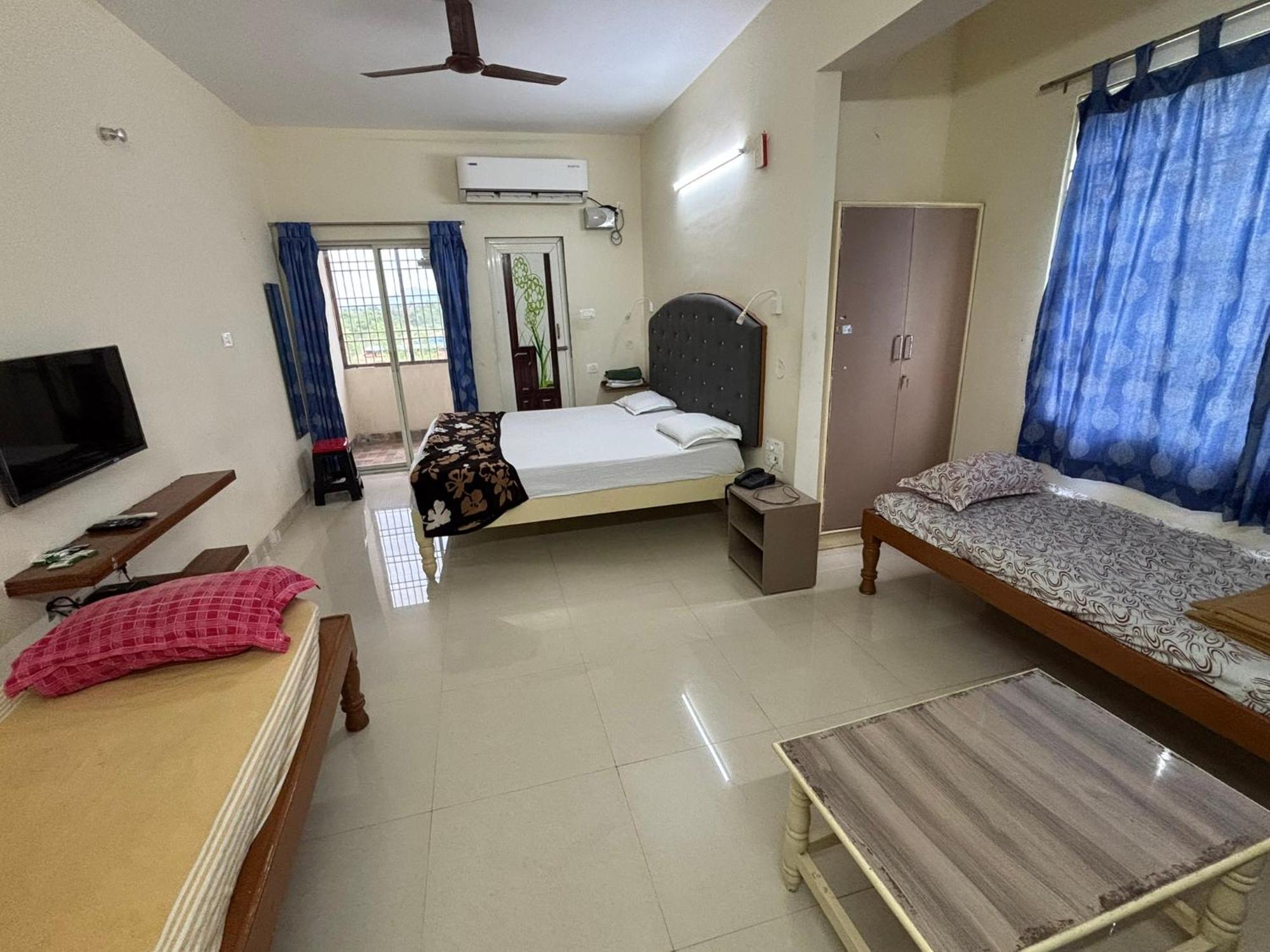 Srinivasa Hotel Tirupati Exterior photo
