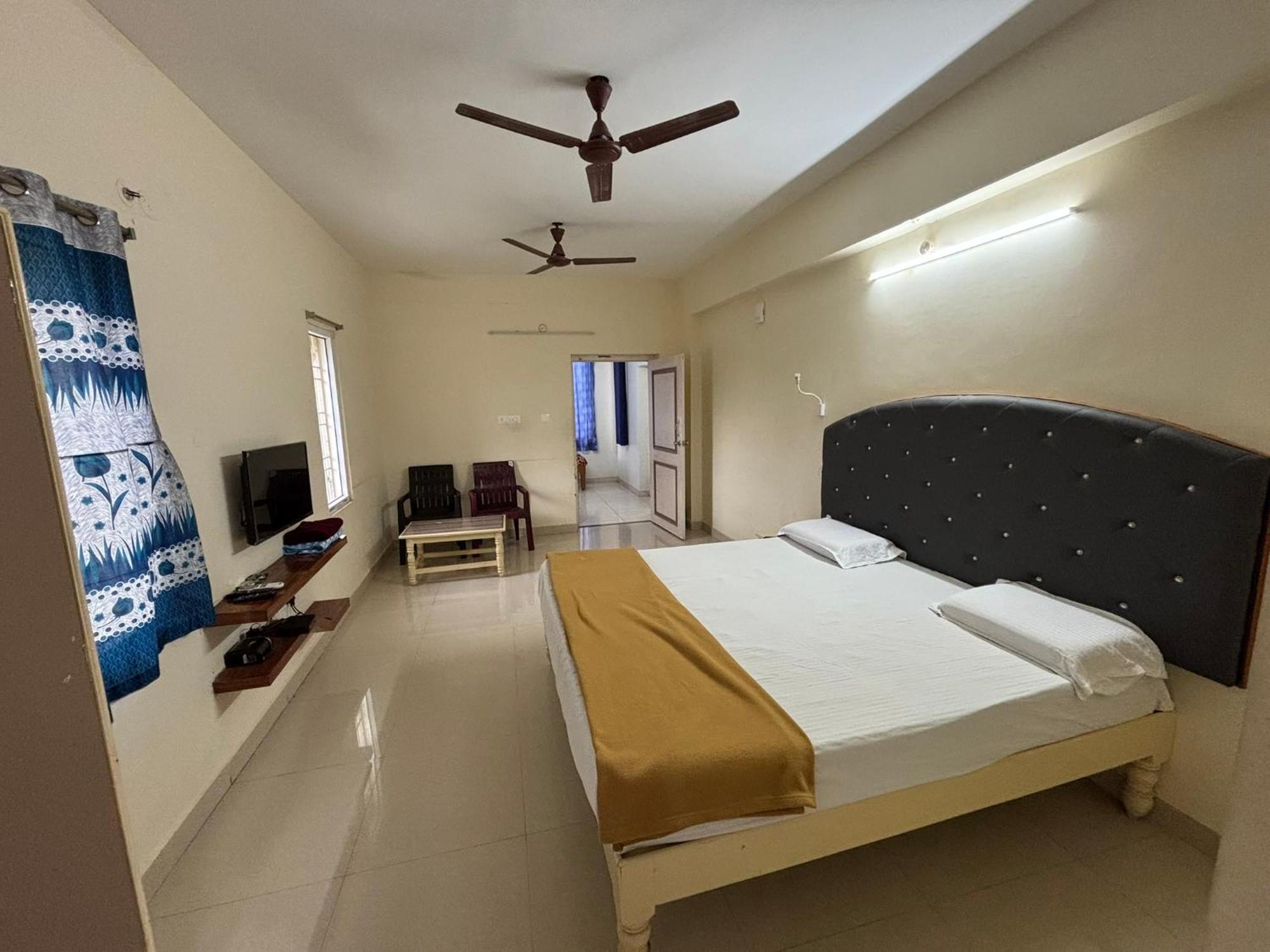 Srinivasa Hotel Tirupati Exterior photo